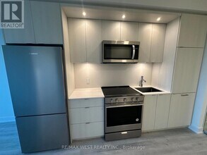 60 Central Park Roadway in Toronto, ON - Building Photo - Building Photo