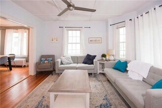 20 Carroll Ave in Newport, RI - Building Photo - Building Photo