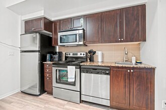 215 Angelique St in Toronto, ON - Building Photo - Building Photo