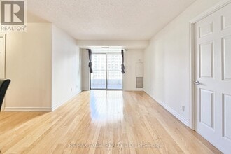 3880 Duke of York Blvd in Mississauga, ON - Building Photo - Building Photo