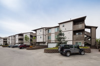 Town Square Manor Apartments in Anchorage, AK - Foto de edificio - Building Photo