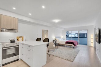 2225 W 8th Ave in Vancouver, BC - Building Photo - Building Photo