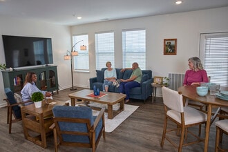 GrandView 55+ Living in Westfield, IN - Foto de edificio - Building Photo