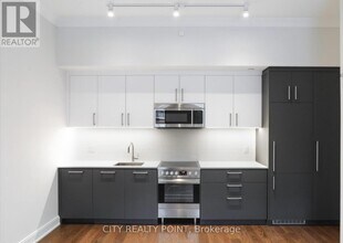 2-102 Clarendon Ave in Toronto, ON - Building Photo - Building Photo