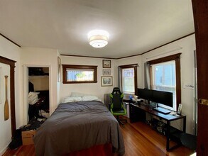 270 Harvard St, Unit 1 in Medford, MA - Building Photo - Building Photo