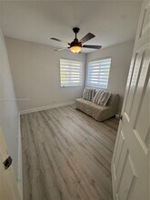 17201 SW 142nd Ct in Miami, FL - Foto de edificio - Building Photo