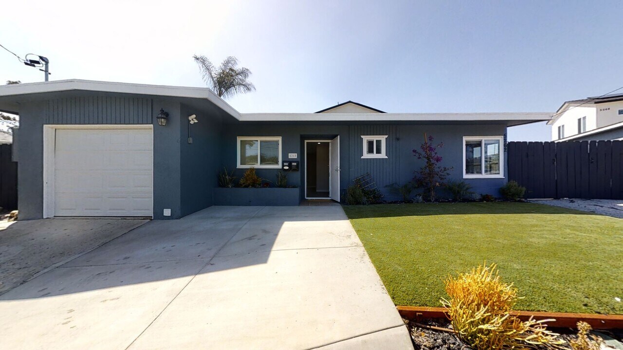 5260 Tipton St in San Diego, CA - Building Photo