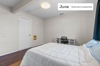 Room in Shared 7 bed/3 bath home in San Diego, CA - Building Photo - Building Photo