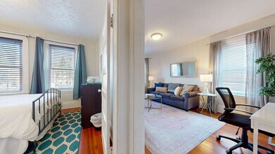 636 Washington St in Brookline, MA - Building Photo - Building Photo