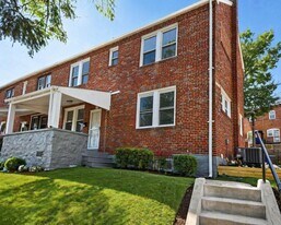 2527 W Cold Spring Ln in Baltimore, MD - Building Photo