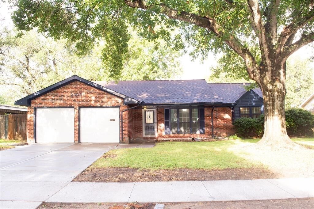 2309 Cedar St in Pearland, TX - Building Photo