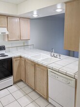 2205 Crestview Dr S in Salem, OR - Building Photo - Building Photo