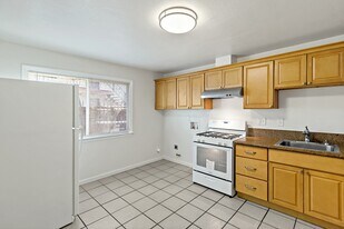 10582 Topanga Dr in Oakland, CA - Building Photo