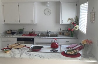 Palms Village in Visalia, CA - Foto de edificio - Building Photo