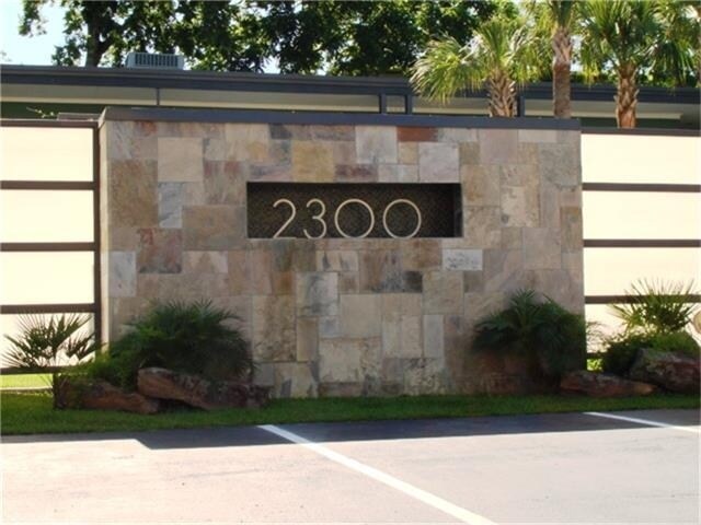 2300 Park St in Houston, TX - Building Photo