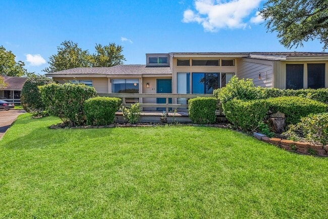 property at 49 April Point Dr N