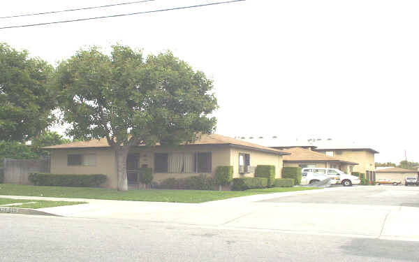 440 S San Jose Ave in Covina, CA - Foto de edificio - Building Photo