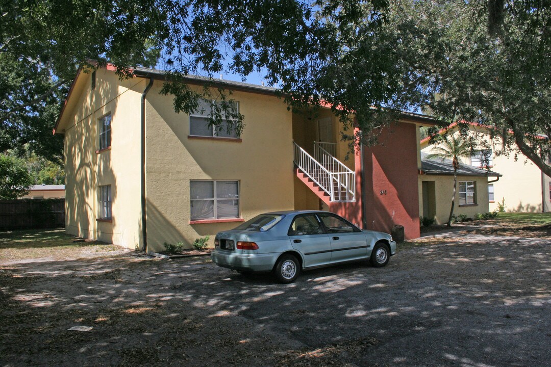 251 N Tuttle Ave in Sarasota, FL - Building Photo