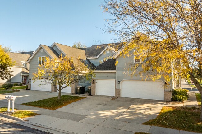 Hunter's Trail in Sun Prairie, WI - Foto de edificio - Building Photo