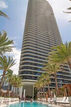 801 S Miami Ave, Unit 5410 in Miami, FL - Building Photo - Building Photo