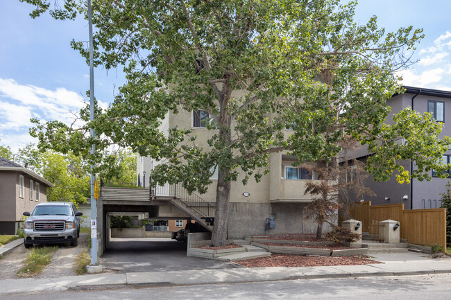 2512 15 St SW in Calgary, AB - Building Photo - Building Photo