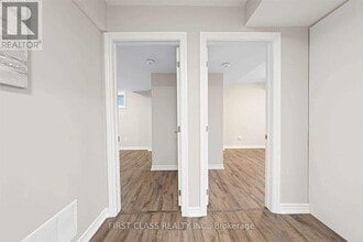 10 Leslie Ave in Barrie, ON - Building Photo - Building Photo