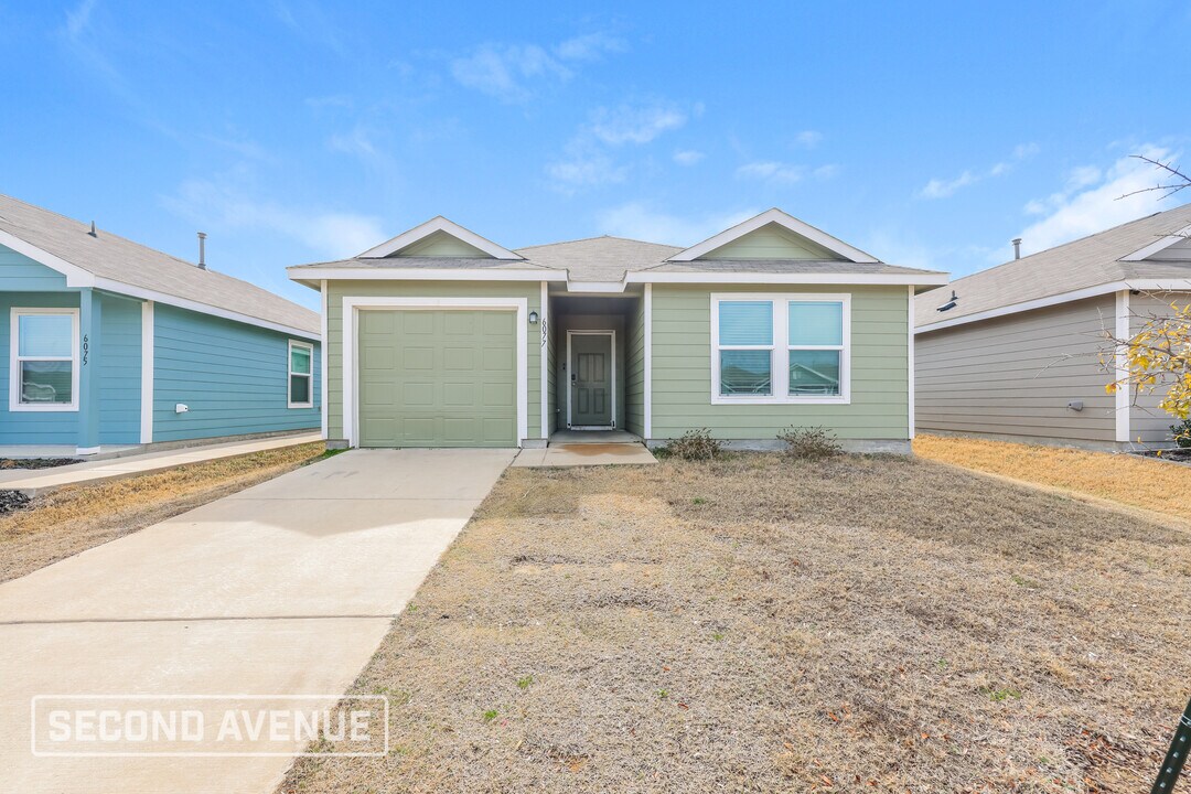 6077 Determine Ln in Forney, TX - Foto de edificio