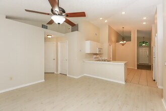 402 Sonoma Dr in Valrico, FL - Building Photo - Building Photo