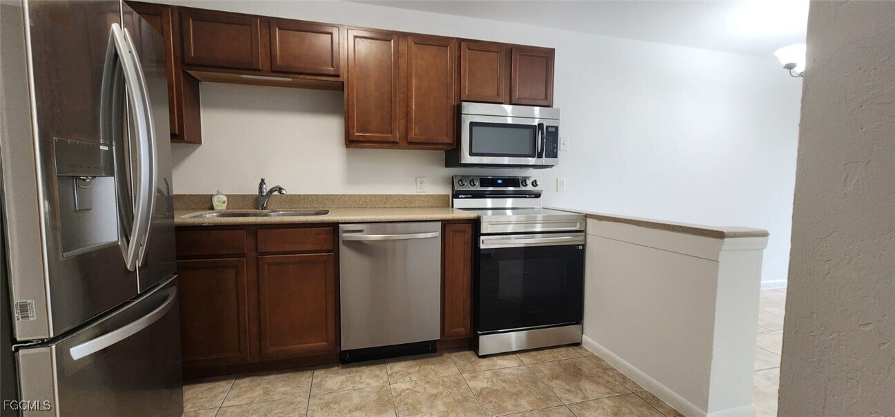 3417 SW Santa Barbara Pl in Cape Coral, FL - Building Photo
