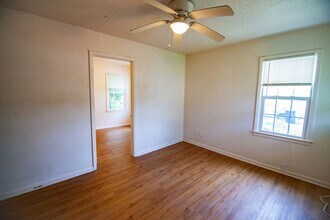 1606 S Martinson St in Wichita, KS - Foto de edificio - Building Photo