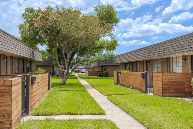 Villages at Parktown Apartment Homes in Deer Park, TX - Building Photo - Building Photo