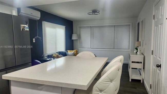 14 Cedar St in Hollywood, FL - Building Photo - Building Photo