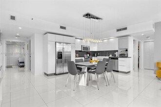 445 Poinciana Island Dr in Sunny Isles Beach, FL - Building Photo - Building Photo