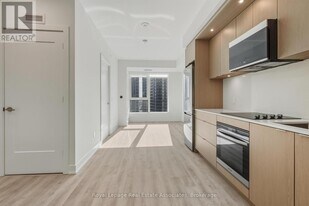 60 Central Park Roadway in Toronto, ON - Building Photo