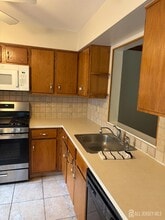 1112 Schmidt Ln in North Brunswick, NJ - Building Photo - Building Photo
