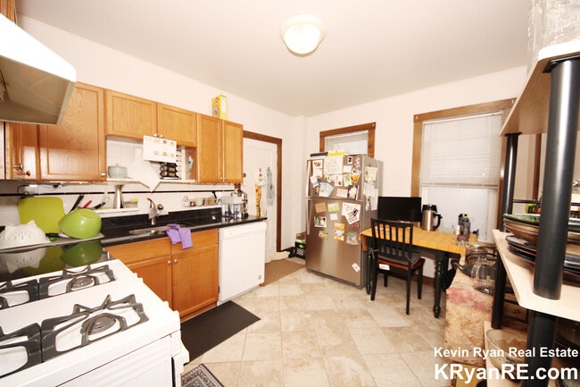 29 Justin Rd, Unit 1 in Boston, MA - Foto de edificio - Building Photo