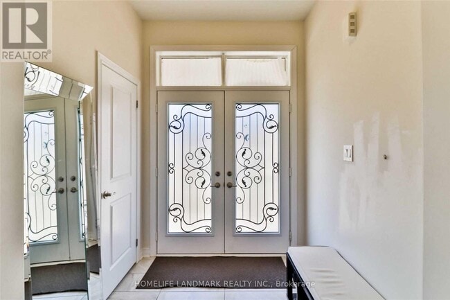 3270 Mintwood Cir in Oakville, ON - Building Photo - Building Photo