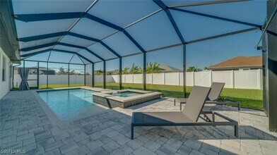 1815 SW 22nd St in Cape Coral, FL - Foto de edificio - Building Photo
