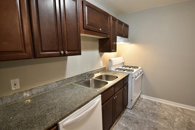 3631 N MacGregor Way photo'