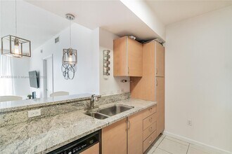 2775 NE 187th St in Aventura, FL - Building Photo - Building Photo
