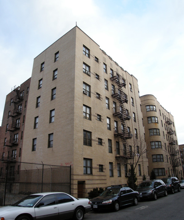 2125 Holland Ave in Bronx, NY - Foto de edificio