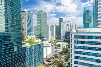 1451 Brickell Ave in Miami, FL - Foto de edificio - Building Photo