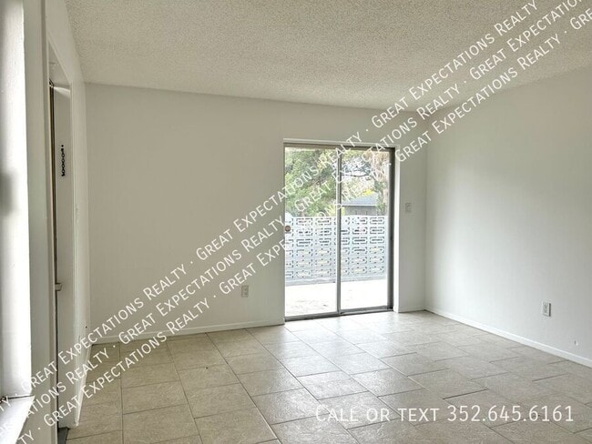 5846 SE Drew Rd in Belleview, FL - Building Photo - Building Photo