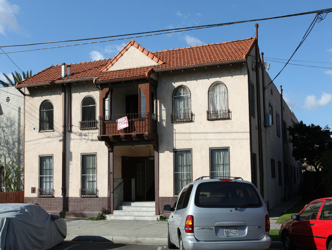 541 W 5th St in Long Beach, CA - Foto de edificio - Building Photo