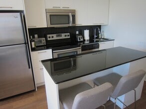 775-775 King St W in Toronto, ON - Building Photo - Building Photo