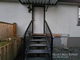 45723 Lewis Ave in Chilliwack, BC - Building Photo