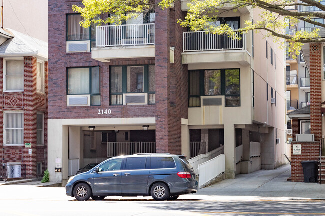 2140 Ocean Ave in Brooklyn, NY - Foto de edificio - Building Photo