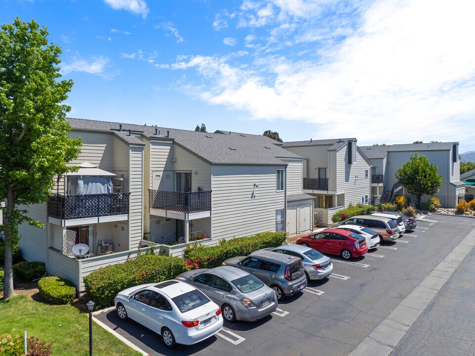 Village Green Senior Community in Escondido, CA - Foto de edificio