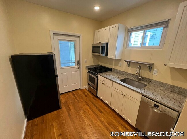 2 Otis St in Somerville, MA - Building Photo - Building Photo
