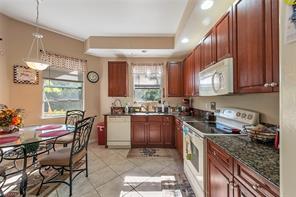1325 Mariposa Cir-Unit -3-104 in Naples, FL - Foto de edificio - Building Photo